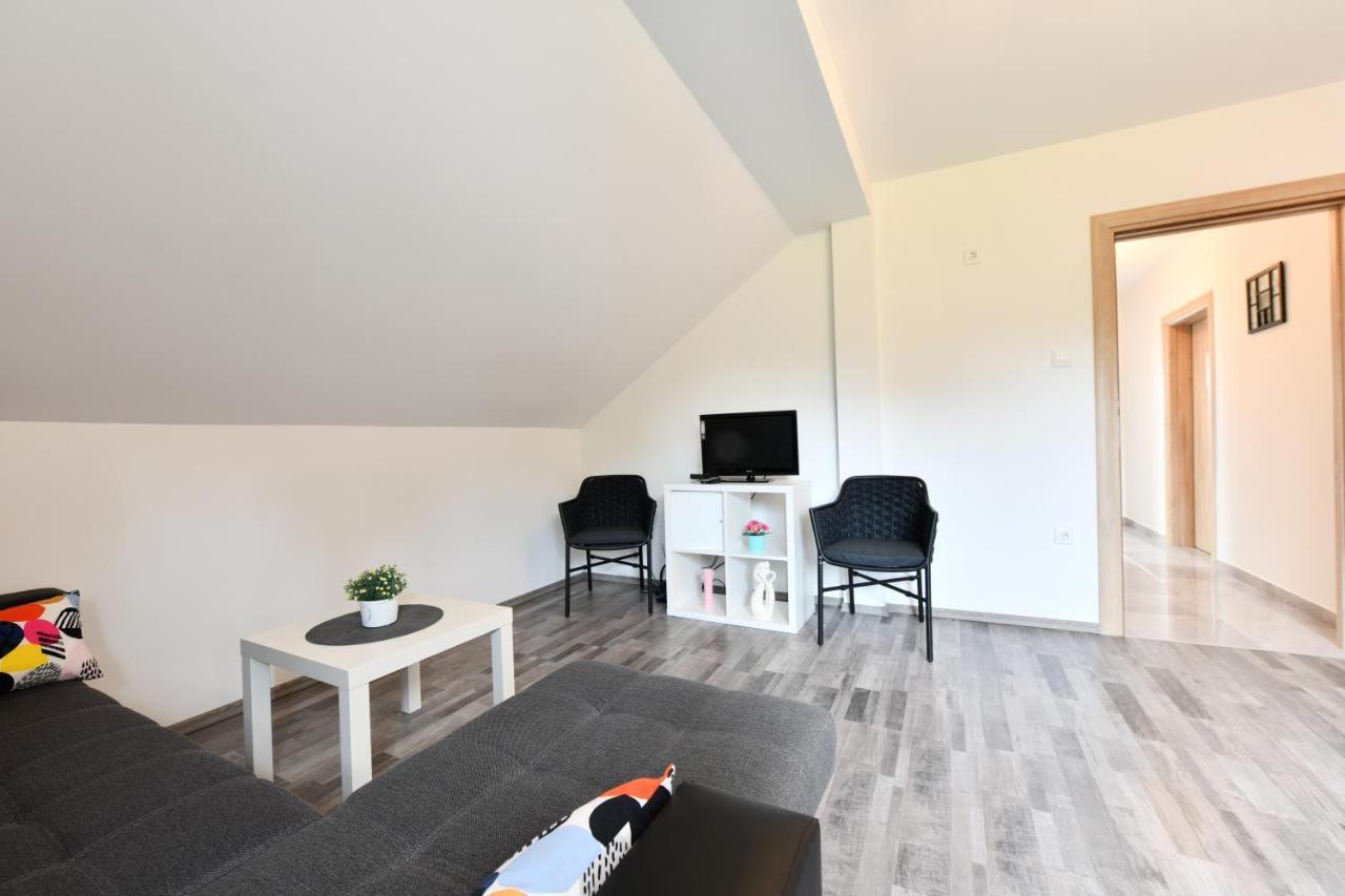 Apartman Mate Rakovica Esterno foto